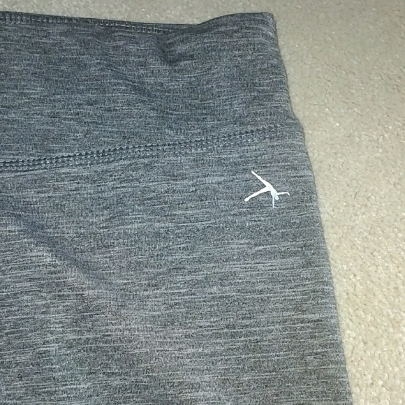NWOT Workout Capris - Picture 3 of 4